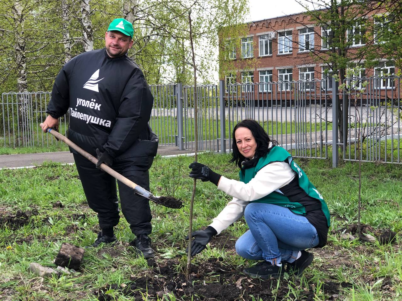 «Разрез Тайлепский» продолжает озеленять территории Калтанского и Новокузнецкого округов