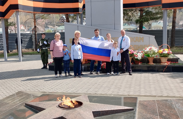 ООО «Разрез Тайлепский» принял участие в торжественном возложении цветов к обелиску павшим воинам-землякам на пл. Победы в г. Калтан