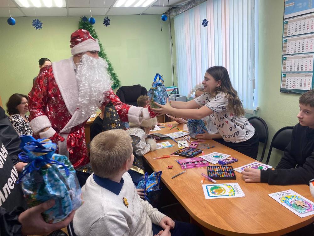 Разрез Тайлепский поздравил с Новым Годом детей в Калтане