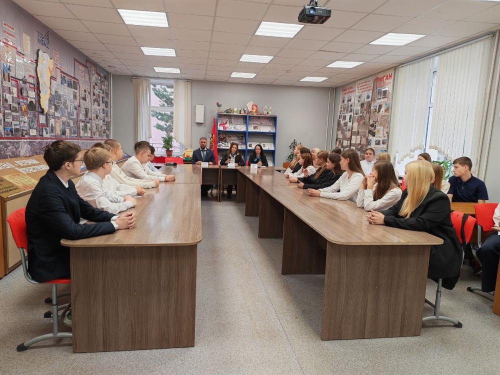 «Разрез Тайлепский» провел профориентационную встречу для старшеклассников из Лиги отличников
