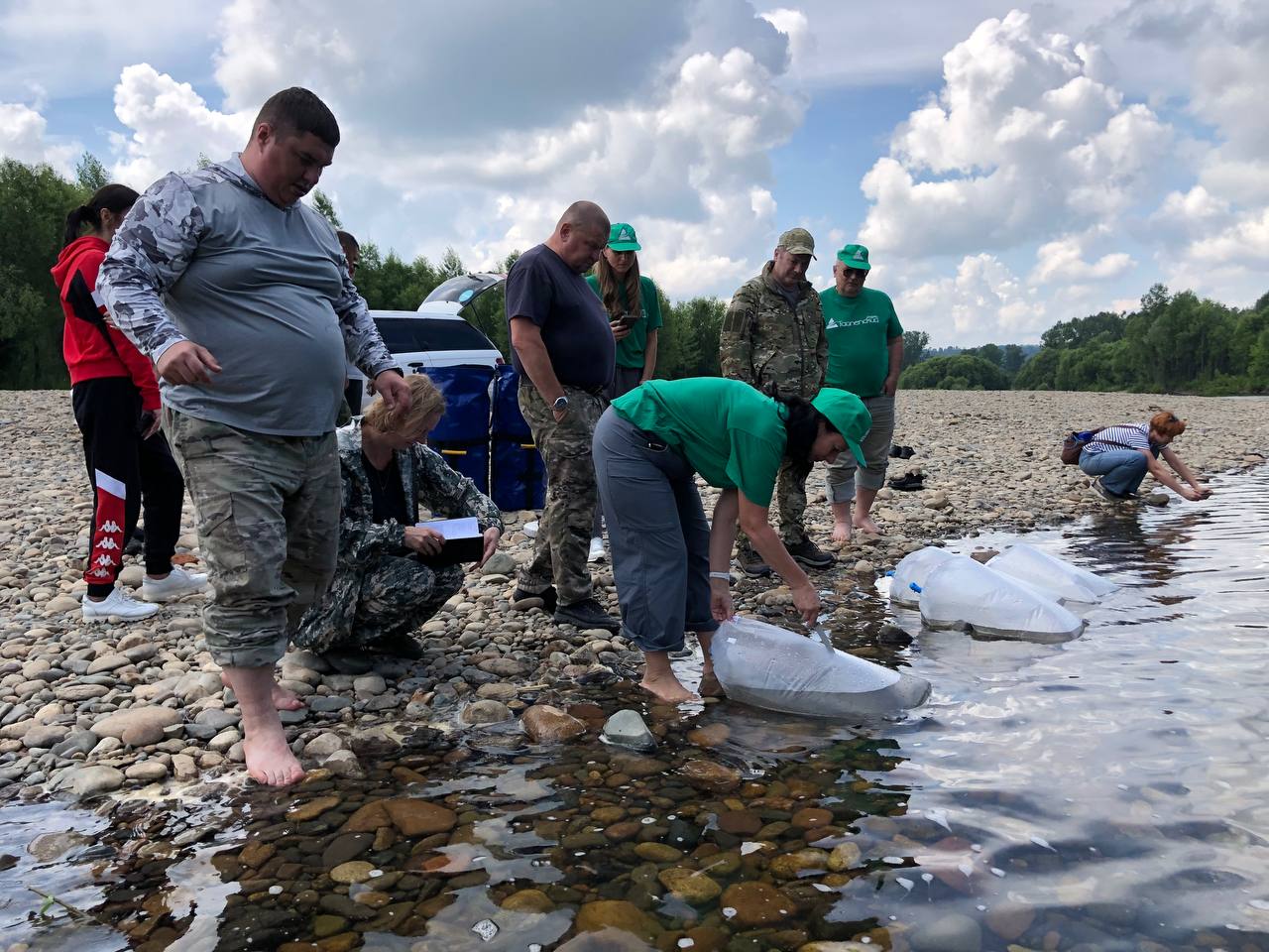  «Разрез Тайлепский» выпустил 14 тыс. мальков рыб ценной породы в притоки реки Томь