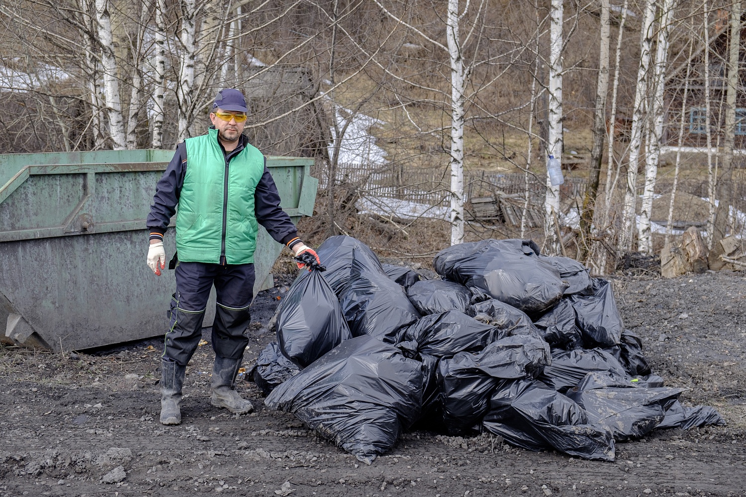 Угольщики «Разреза Тайлепский» поучаствовали во Всекузбасском субботнике