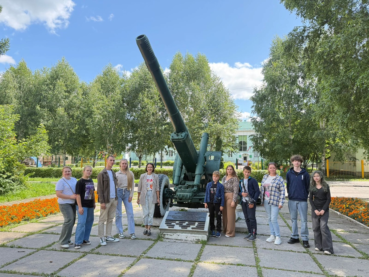 «Разрез Тайлепский» организовал патриотическую экскурсию по Новокузнецку для сотрудников и их семей